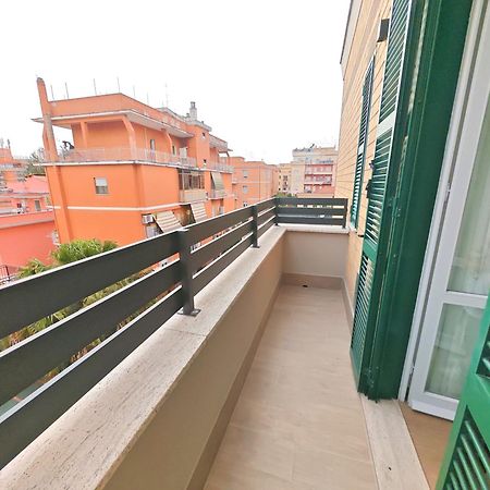 Attico Urbano Terrazza Su Roma Metro A Cornelia Apartment Exterior photo